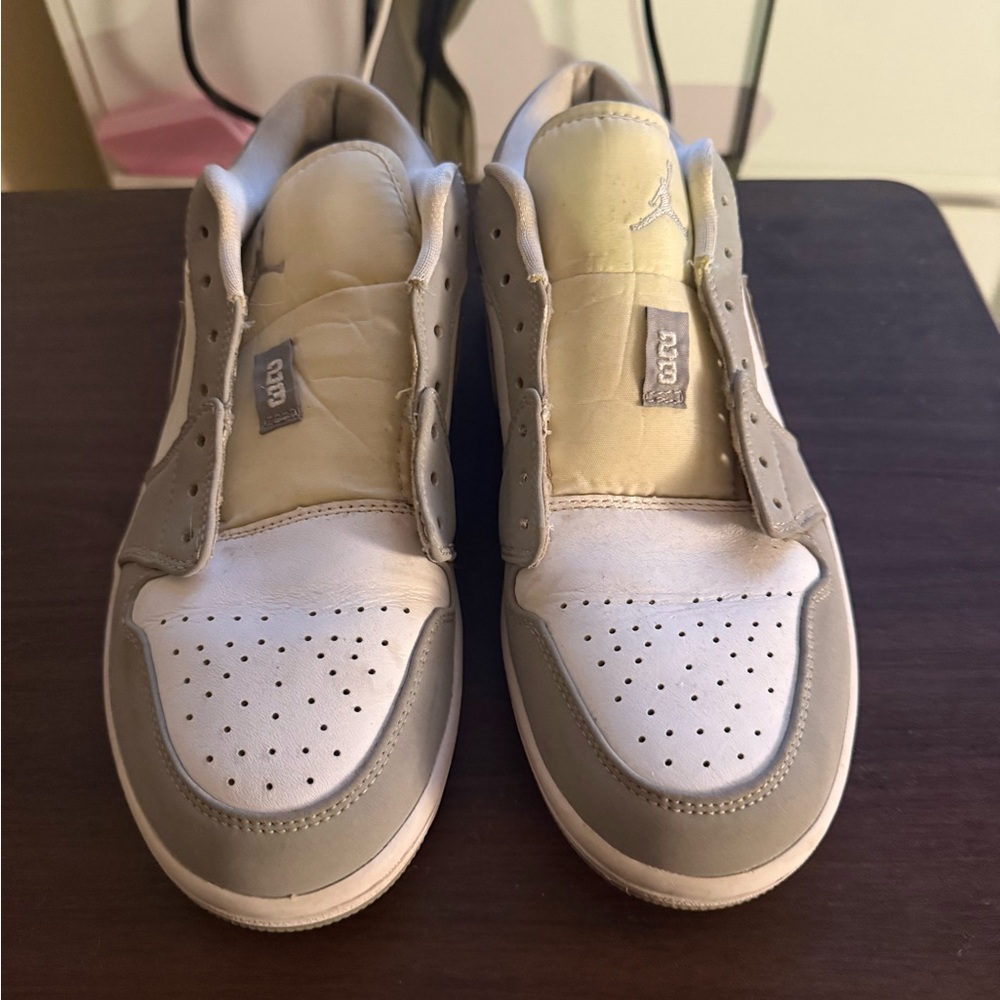 Nike Air Jordan’s light grey without laces